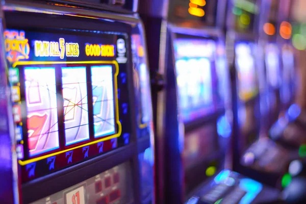 gatotkaca platform interface showing live-dealer tables and sports betting options